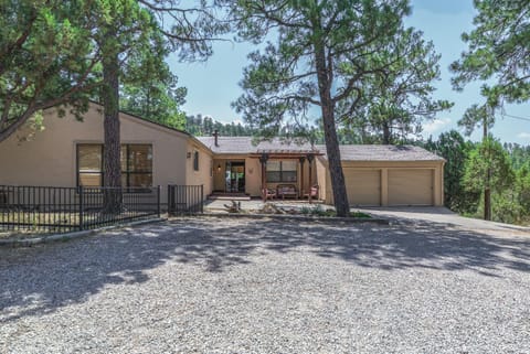 Salted Rim: 4 Bedrooms with a Hot Tub and Game Room House in Ruidoso