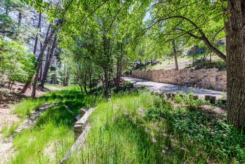 Sequioa Cottage: Feel the Love, Inside and Out! House in Ruidoso