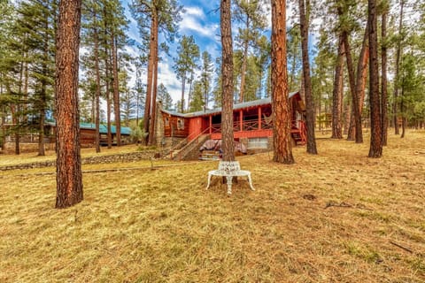 Singing Pines Cabin: 3 Bedroom, 2 Bath Vintage Ruidoso Charmer in the Upper Canyon! House in Ruidoso