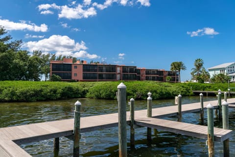 Coquina Moorings 102 Maison in Bradenton Beach