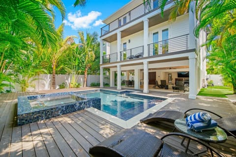 Crystal Waves Oasis House in Bradenton Beach