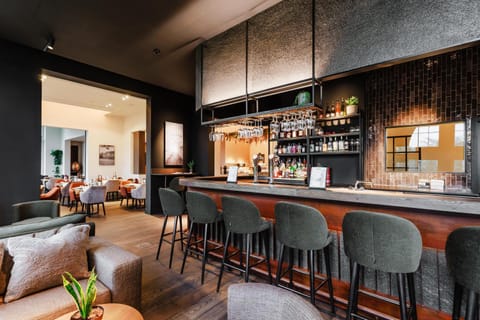 Restaurant/places to eat, Lounge or bar, Lounge or bar, Drinks