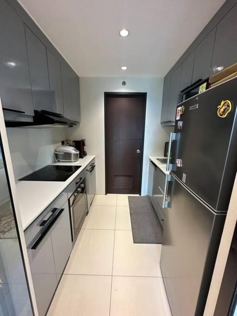 Luxury 2BR in Uptown, BGC. Apartment in Makati