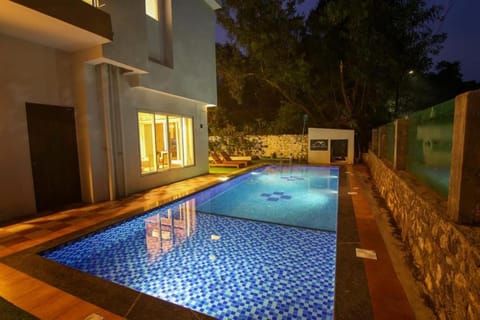 Property building, Pool view, Swimming pool