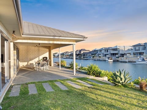 Mariner's Cove Luxury Canal Home House in Mandurah