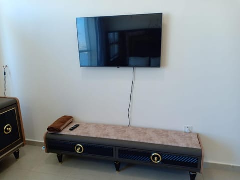 Communal lounge/ TV room, Bed, TV and multimedia, Photo of the whole room, Evening entertainment, Bedroom