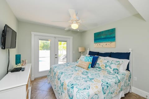 Sunrise Shore House in Anna Maria Island