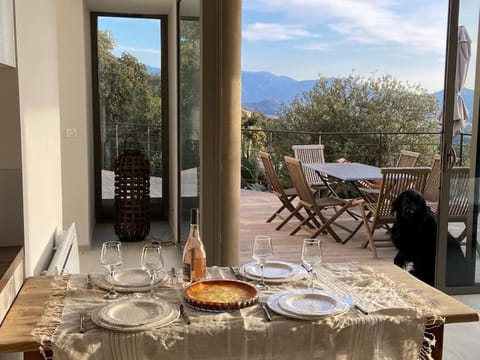 Natural landscape, Balcony/Terrace, Dining area