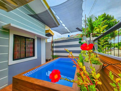 Serene 2BR Escape: Poolside Bliss in Iloilo City Haus in Iloilo City
