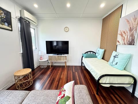 Zen Escape Guest House- Hidden Little Gem, Funky Corner, Boutique Granny Flat Bed and Breakfast in Brisbane