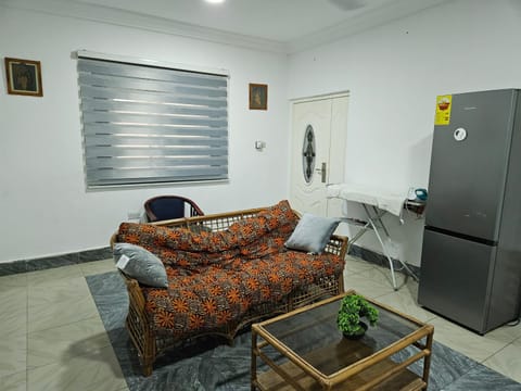 Private-room with washroom in spintex, Accra Eigentumswohnung in Accra