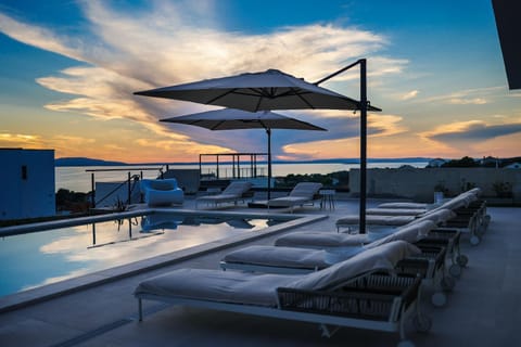 Luxury Villa 360 - private heated pool Villa in Lun