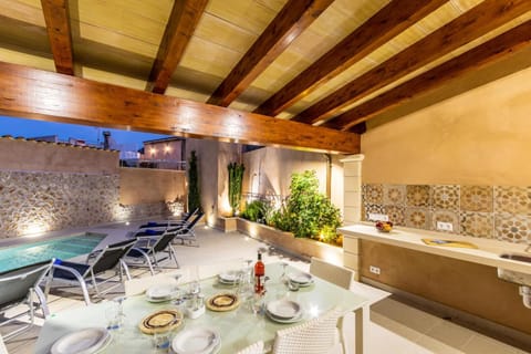 Historic Pollensa Townhouse - Casa Roca Horta - 4 Bedrooms - Sun Terrace - Town and Mountain Views House in Pollença