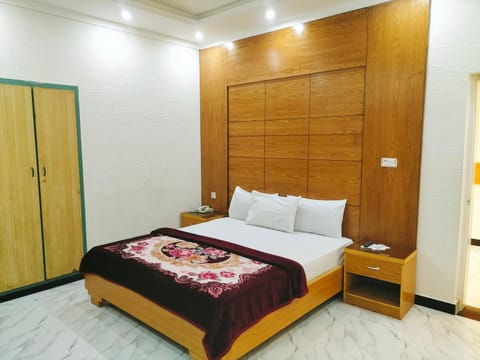 Luxury Palace Guest House Bed and Breakfast in Karachi