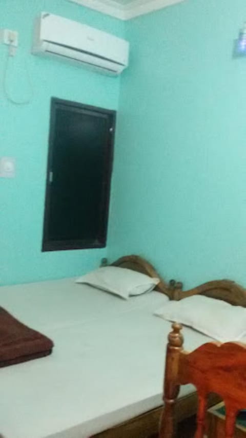 Bed, Photo of the whole room, Bedroom, air conditioner