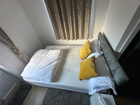 1st Studio Flat With full Private Toilet And Shower With its Own Kitchenette in Keedonwood Road Bromley A Fully Equipped Independent Studio Flat Apartamento in Bromley