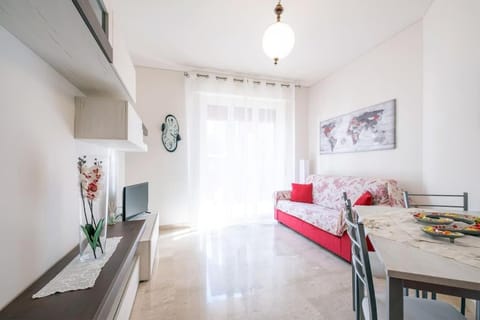 Bed, Living room, Photo of the whole room, Seating area, Dining area