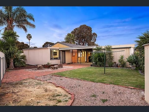 Lovely House in Smithfield Villa in Adelaide