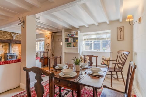 Living room, Seating area, Dining area, flat iron