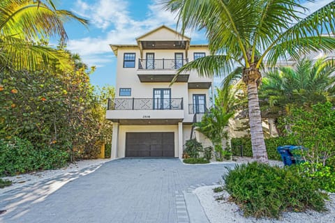 Beach Side Paradise House in Bradenton Beach