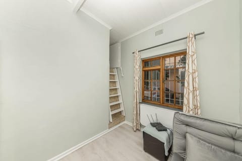 Beachside 2BD Home in the heart of Sea Point! Haus in Sea Point