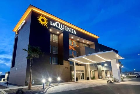 La Quinta Inn & Suites by Wyndham Yuma Hotel in Yuma