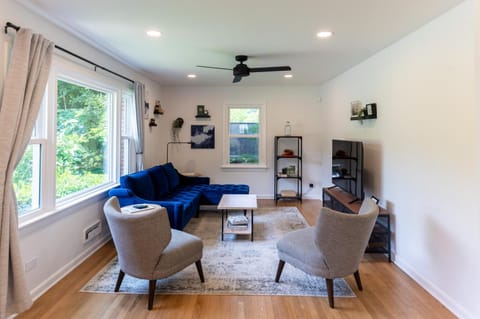 Newly-renovated 5BR home near UVA, Downtown, i64 Maison in Charlottesville