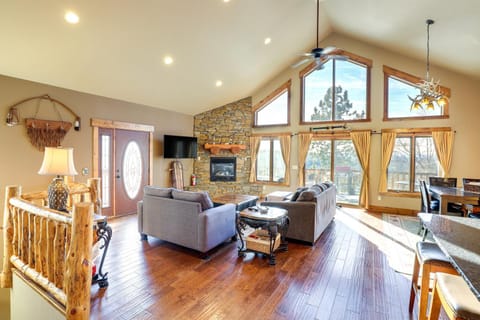 Lead Cabin Rental with Private Hot Tub and Game Room! House in North Lawrence