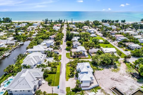 SeaLuxe House in Anna Maria Island