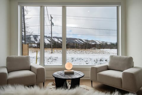 The White Rose Chalet Casa in Grey Highlands