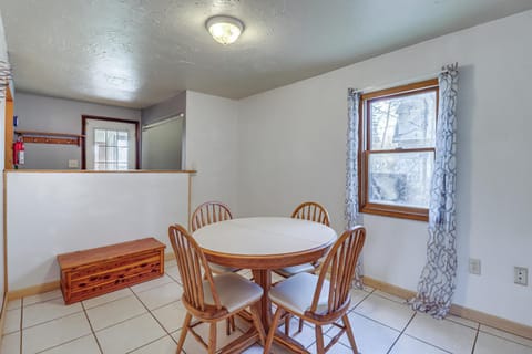 Quaint Tannersville Cottage about 2 Mi to Skiing! Casa in Tannersville