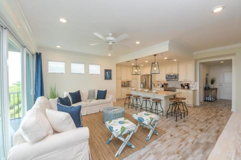 Changes in Latitude 403 House in Bradenton