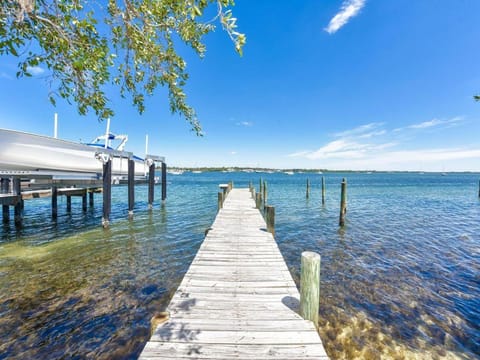 Ocean Breeze (AMIL) House in Bradenton Beach