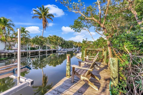 Shore Bet House in Holmes Beach