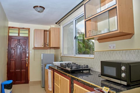 Kitchen or kitchenette, microwave, stove