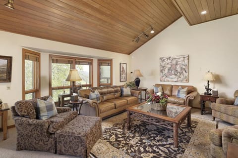 Ski-In Ski-Out Luxury in the Heart of Snowmass by The Woodrun V Townhouses House in Snowmass Village