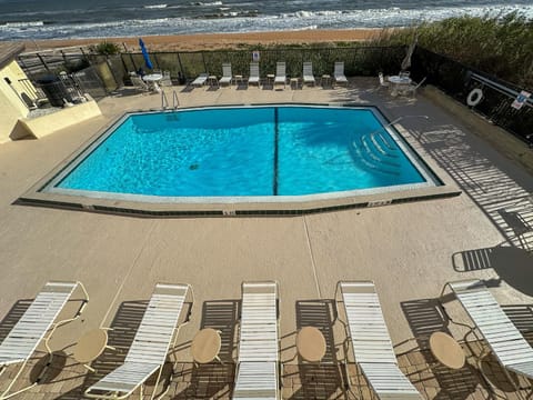 Ground Floor Oceanfront, Beach Access, Pool, and Garage Parking Casa in Daytona Beach