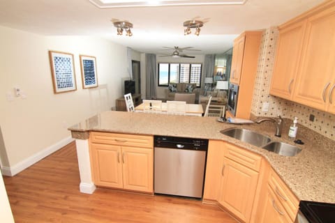 Sunrise beach views with top complex amenities and pool access! House in Daytona Beach