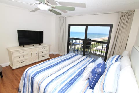 Sunrise beach views with top complex amenities and pool access! House in Daytona Beach