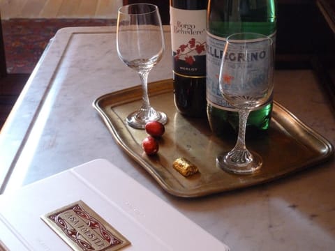 Property logo or sign, Alcoholic drinks, Non alcoholic drinks