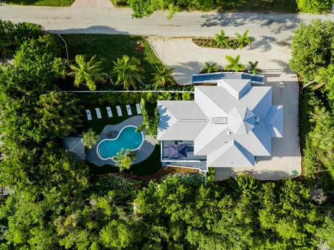 Casa Azul Beach Compound Maison in Longboat Key
