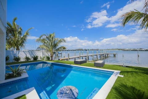 Bikinis and Bellinis House in Bradenton Beach