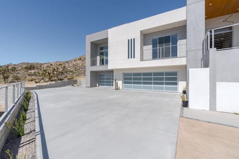 The Overlook by Fieldtrip 5 Bd Modern Luxury with Infinity Pool Views Haus in Yucca Valley