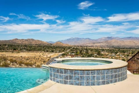 Sunset House Joshua Tree Infinity Pool Spa Views Hiking Trail Maison in Yucca Valley