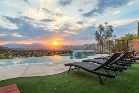 Sunset House Joshua Tree Infinity Pool Spa Views Hiking Trail Maison in Yucca Valley