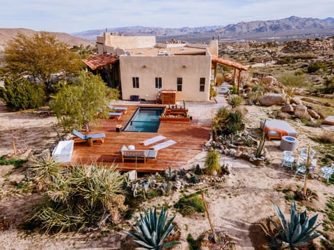 Boulder Horizon - PoolSpaCold Plunge on 5 acres House in Yucca Valley