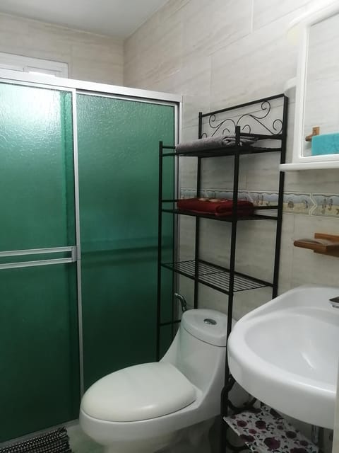 Cerca del aeropuerto HABITACIÓN INDEPENDIENTE CON BAÑO PRIVADO Área muy tranquila entre chanis y costa del este Vacation rental in Panama City, Panama