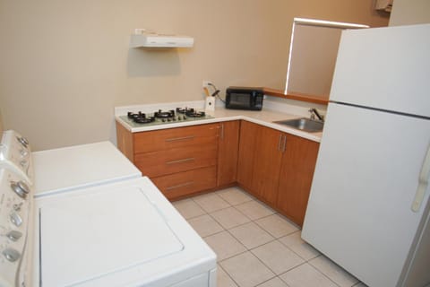 Kitchen or kitchenette, washing machine, dryer