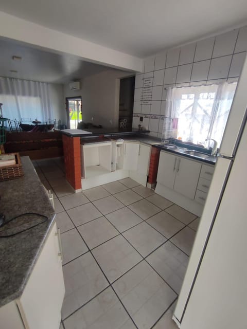 Kitchen or kitchenette, pet friendly, stove