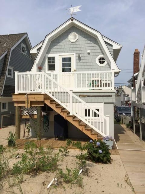 Oarhouse garage apartment by sea Casa in Point Pleasant Beach